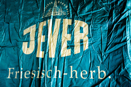 Jever Brauerei Bier Doppelschlafsack gesteppt in Tragetasche, Camping.