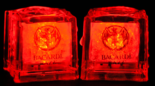 Bacardi Rum 2 x LED Leucht Acryl Eiswürfel, Leuchteiswürfel