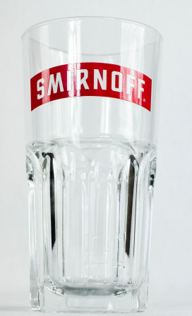 Smirnoff Vodka, Stapelglas, Longdrinkglas, Roter Bogen