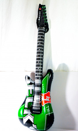 Becks Bier, Luftgitarre, aufblasbare Gitarre, Rock Guitar, Dekoration