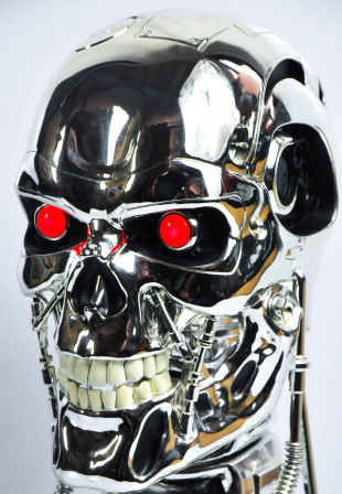 Terminator Arnold T2 T800 Endoskeleton Skull LED Eyes / Sounds / Blue Ray Disc