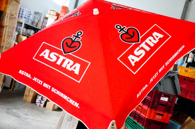Astra Bier Sonnenschirm Rot Ca 190 X 190 Cm Ast