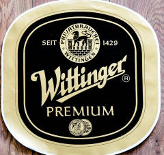 Wittinger Bier, Aufkleber Wittinger Premium oval Matt-Gold, 39,5 x 38,5cm