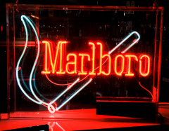 Marlboro Neon Leuchtreklame, 80er Jahre in Plexiglasgehäuse aus der Ausstellung