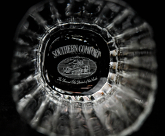 Southern Comfort Whisky, Longdrinkglas Facettenschliff und Bodenprägung Quaddro