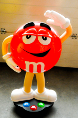 M&M, XL Verkaufsständer auf Rollen, Riesen Figur in Rot - sehr selten