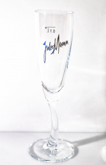 Jules Mumm Sekt, Das berühmte Sektglas mit dem gebogenen Stiel im blauen Design