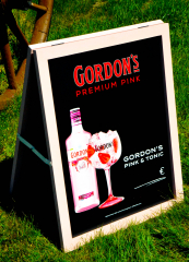 Gordons Gin, Echtholz Pink Kundenstopper, Straßenaufsteller, Werbetafel