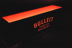 Bulleit Whiskey, XXXL Akku Echtholz LED Eiswürfelkühler / Wanne / Eiswürfelbehälter mit Fernbedienung!